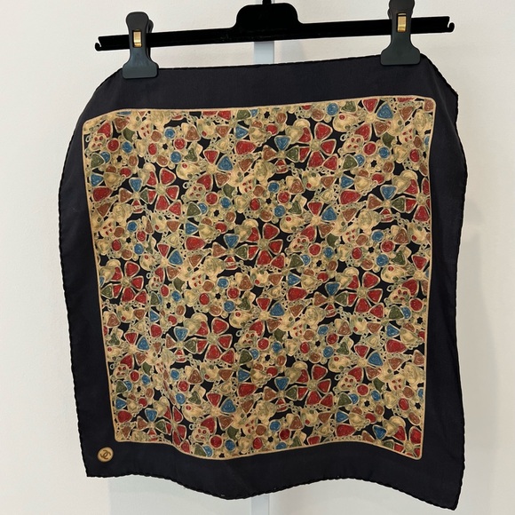 CHANEL SILK SQUARE SCARF 16.75” X 16.75” NWOTS! - Picture 5 of 17